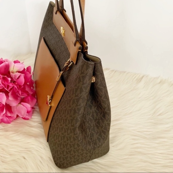 📌CLOSING SALE📌MICHAEL KORS SHOULDER TOTE Set - Picture 3 of 7